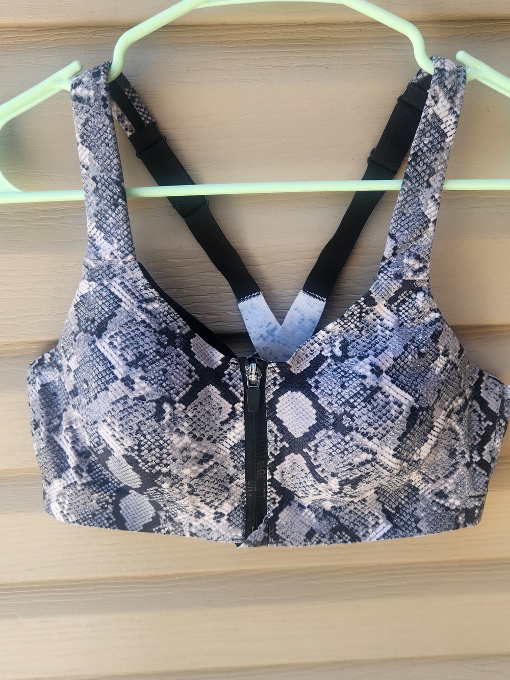 VSX Victoria Secret SPORT Black and White Snake-Print Front-Zip Sports Bra 34C